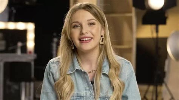 Carla Star Academy Nom De Famille