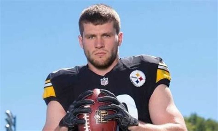 Know About T. J. Watt; NFL, Age, Girlfriend, Family, Contract, Stats, Salary