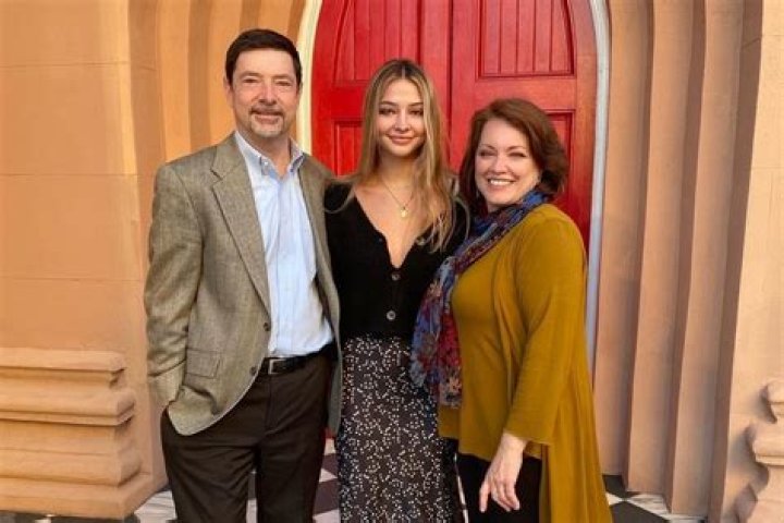 Madelyn Cline – Parents, Siblings, Net Worth, Ethnicity, Boyfriend