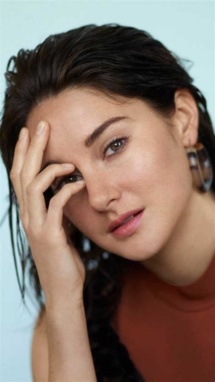 Shailene Woodley - Celebrity