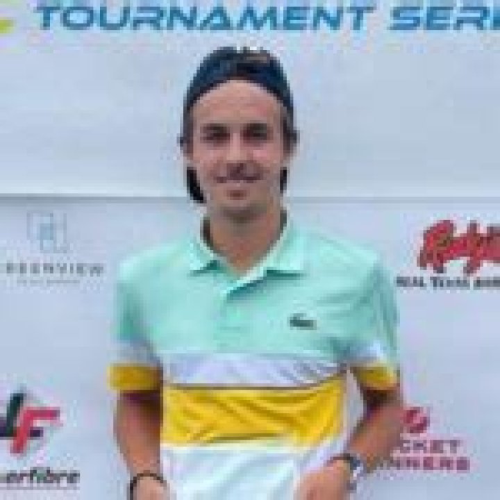 Zachary Svajda Dating Status, Parents & Family Life Insight